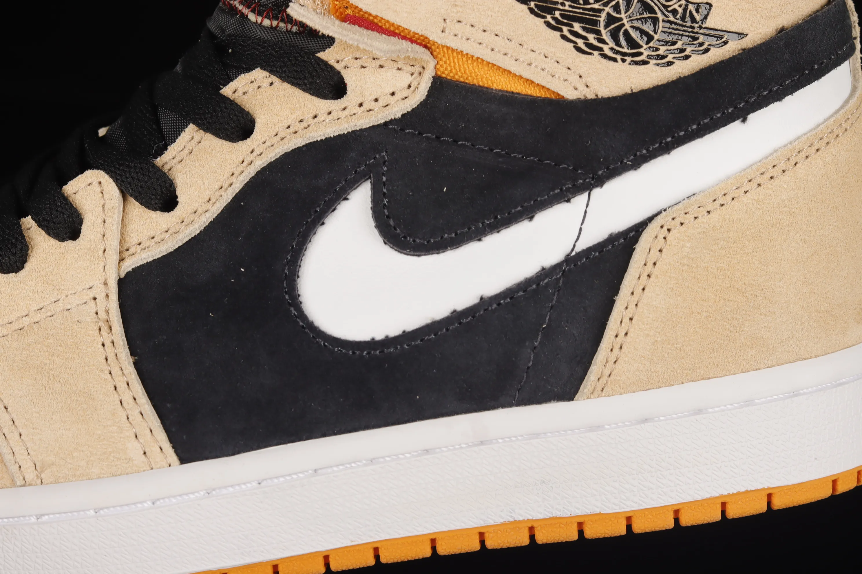 All categories Air Jordan Jordan series basketball shoes Air Jordan 1 High Air Jordan 1 Zoom CMFT AJ1 Joe 1 white, black and yellow color matching CT0978-200